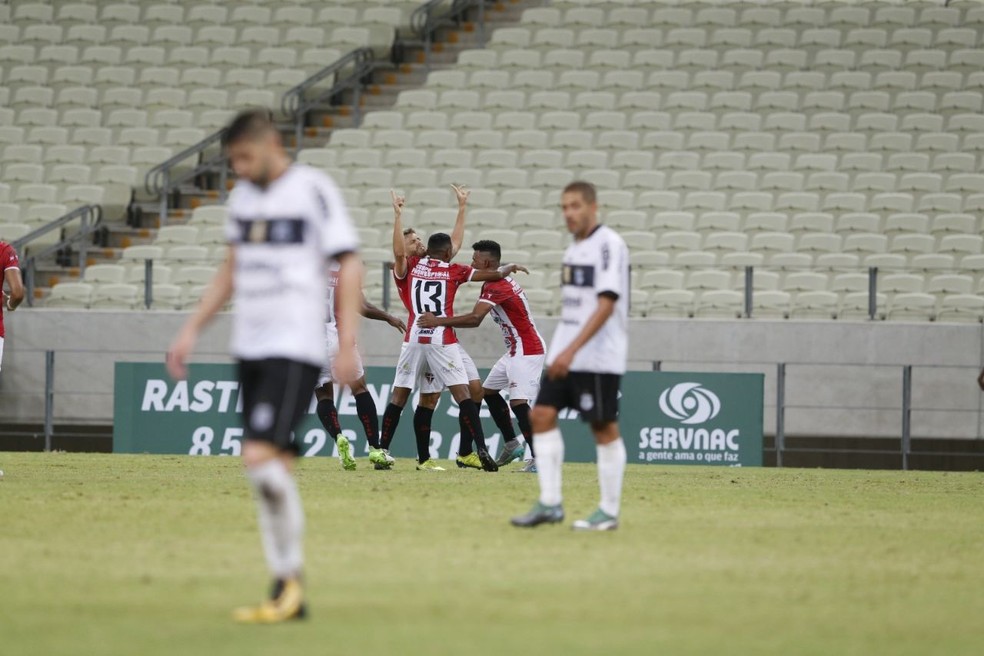 No primeiro duelo entre Ferroviário e Treze, na Arena Castelão, a vitória ficou com o Tubarão da Barra (Foto: Kid Junior)