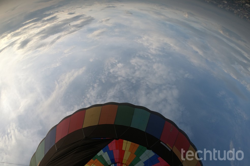 A GoPro Hero 6 Black possibilita tirar fotos em ângulos alternativos. (Foto: Luciana Maline/TechTudo)