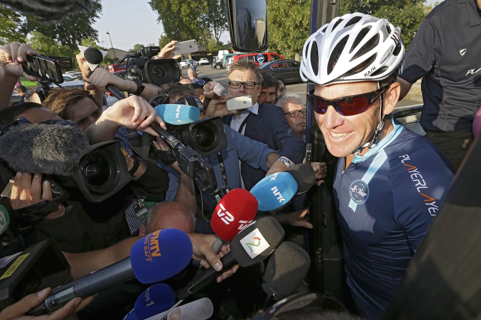 Lance Armstrong enfrentou vários tipos de câncer, inclusive nos testículos (Foto: AP )