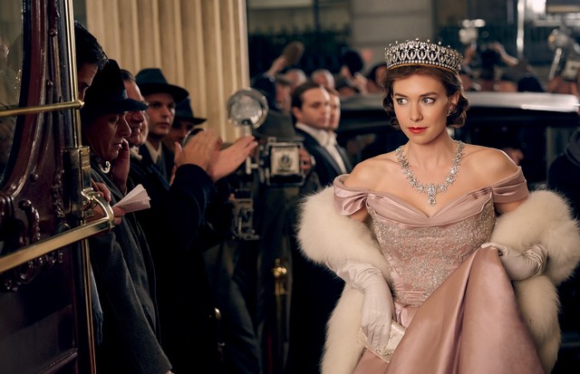 A atriz Vanessa Kirby interpretando a princesa Margaret, em cena da série The Crown, da Netflix (Foto: Imaxtree e Divulgação)