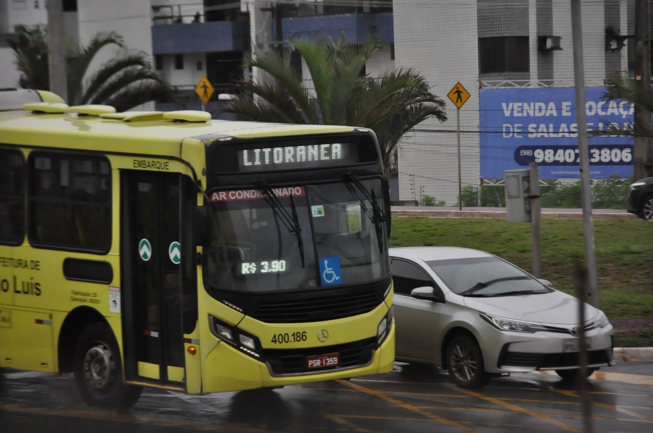 Homem é preso após render motorista com chave de fenda e assaltar ônibus em São Luís