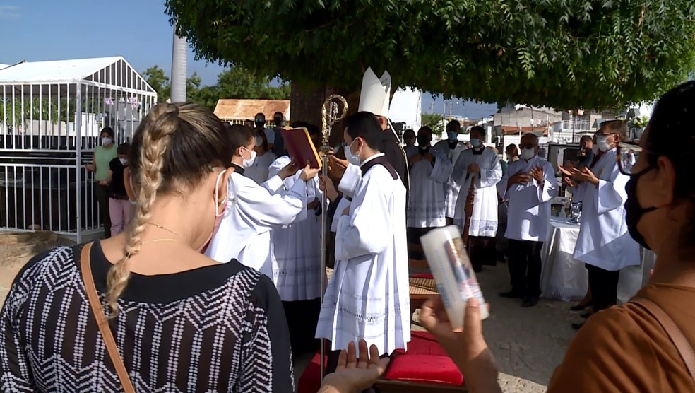 Missa de Finados em Petrolina — Foto: Reprodução / TV Grande Rio