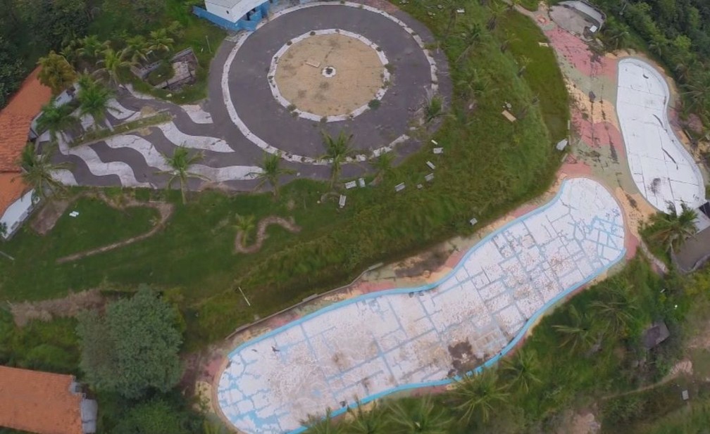Parque Aquático de Marília está abandonado desde 2012  — Foto: Reprodução/ TV TEM 