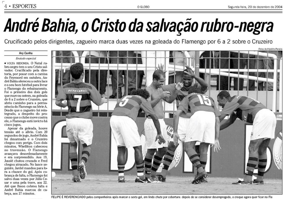 Felipe é reverenciado por companheiros após marcar golaço e atirar a camisa do Flamengo ao chão — Foto: Acervo O Globo