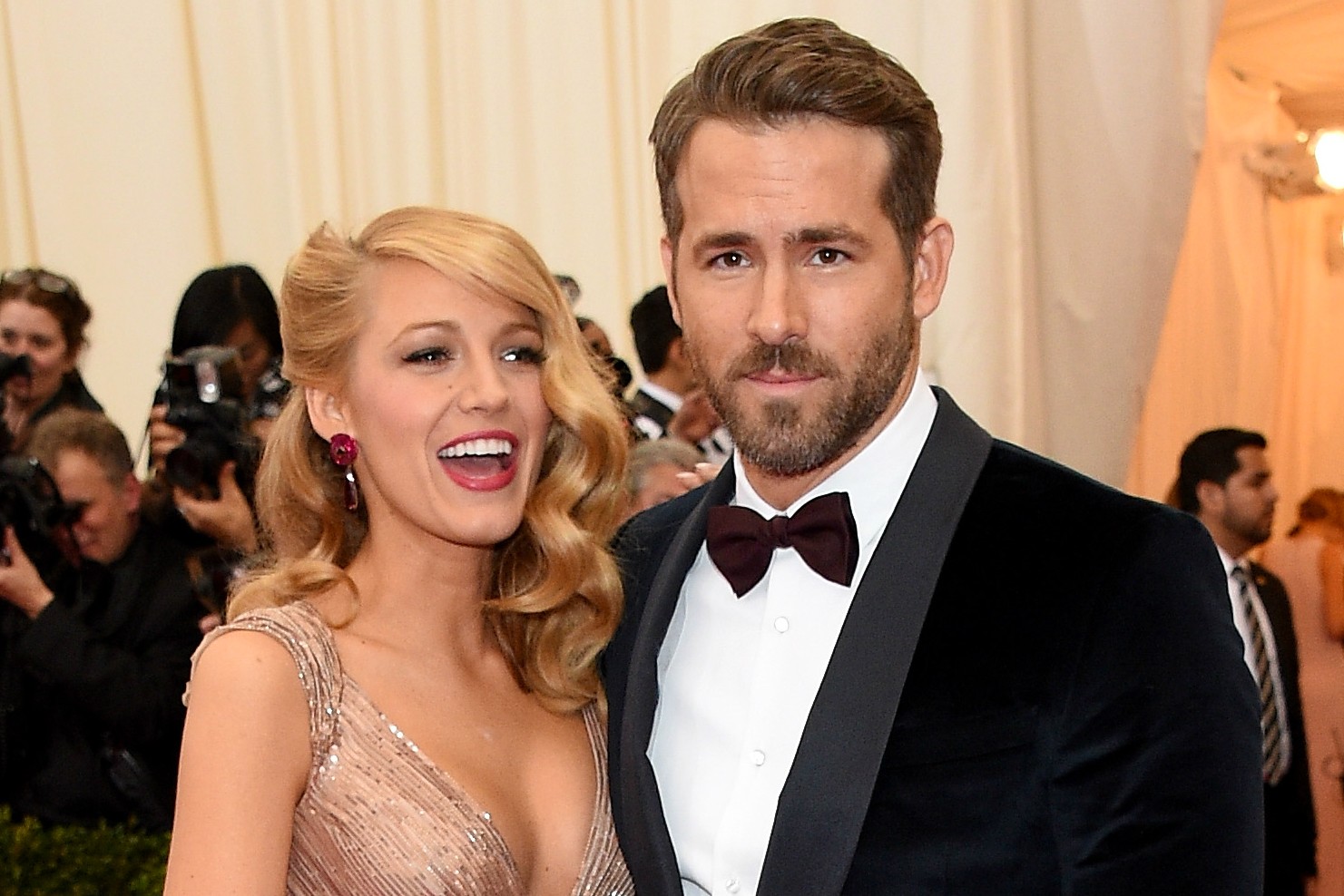 Os atores Ryan Reynolds, de 37 anos, e Blake Lively, de 26, formam um casal quentíssimo. (Foto: Getty Images)