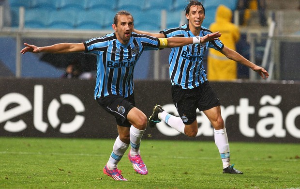 Comentarista elogia insistência do Grêmio por 2ª vitória com gol no fim