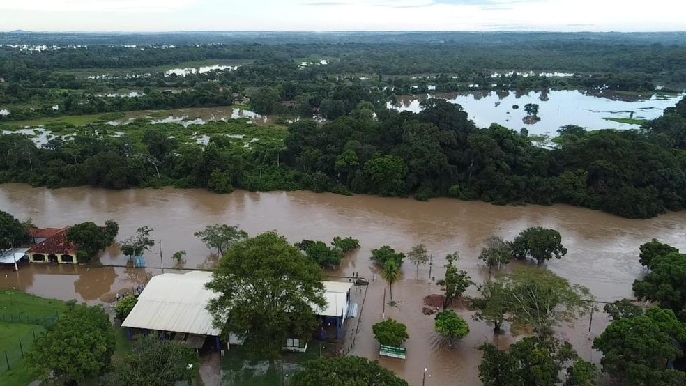 Alagamento foi causado após abertura de comportas — Foto: Arquivo pessoal