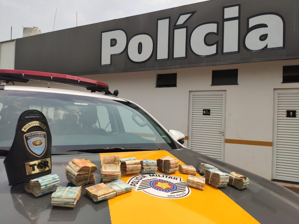 whatsapp-image-2020-10-08-at-18.16.35 Motorista é preso na rodovia Marechal Rondon ao ser flagrado com mais de R$ 100 mil escondidos em fundo falso no painel de carro