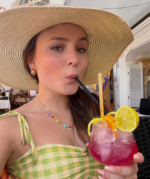 Larissa Manoela abre álbum em Capri (Foto: Reprodução / Instagram)