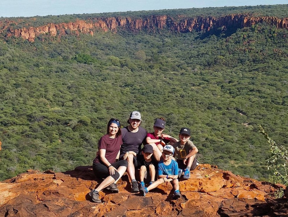 Família começou os primeiros passeios pelo Canadá e depois seguiu para outros países — Foto: Reprodução/ Instagram Le monde plein leurs yeux