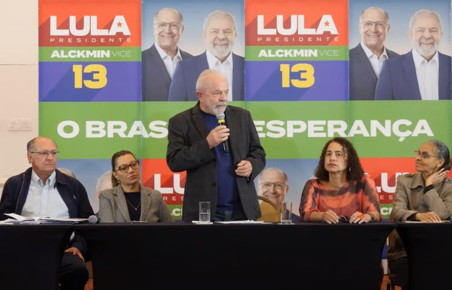Lula em reunião com a própria campanha