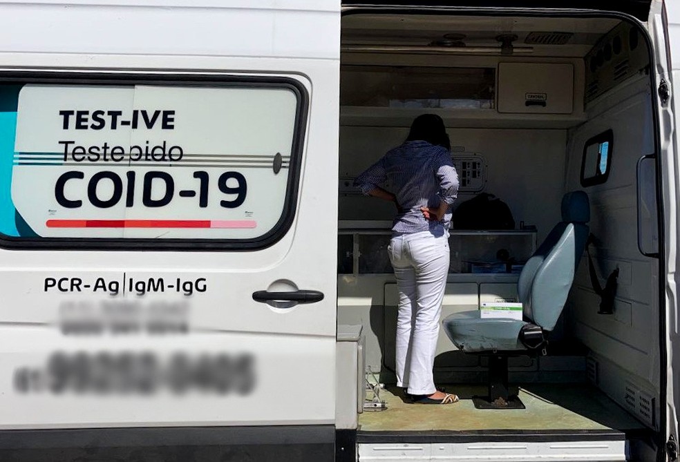 Vigilância Sanitária do DF flagra van com testagem irregular de Covid-19 no DF — Foto: Secretaria de Saúde/Divulgação