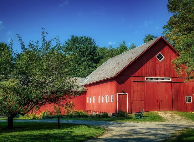 Nos Estados Unidos, os celeiros começaram a ser pintados de vermelho por volta de 1800 como uma maneira de reforçar a durabilidade da madeira usada na construção (Foto: Pixabay / 1778011 / Creative Commons)