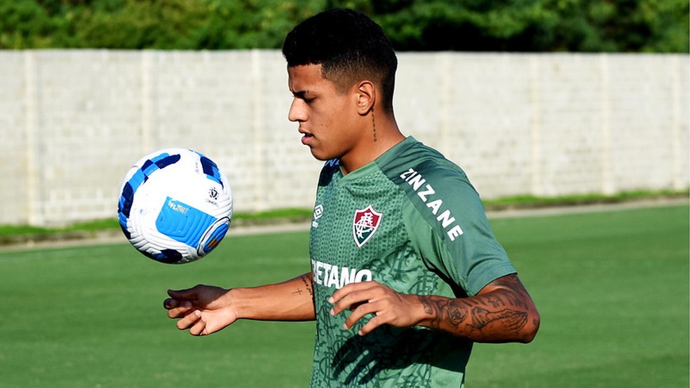 Matheus Martins está integrado atualmente ao elenco profissional — Foto: Mailson Santana / Fluminense FC