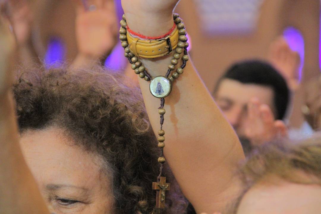 Símbolos de fé estão por todos os lados no Dia da Padroeira em Aparecida