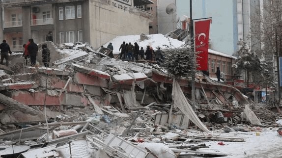 Número de mortos no terremoto na Turquia e na Síria passa de 5 mil; ACOMPANHE AO VIVO