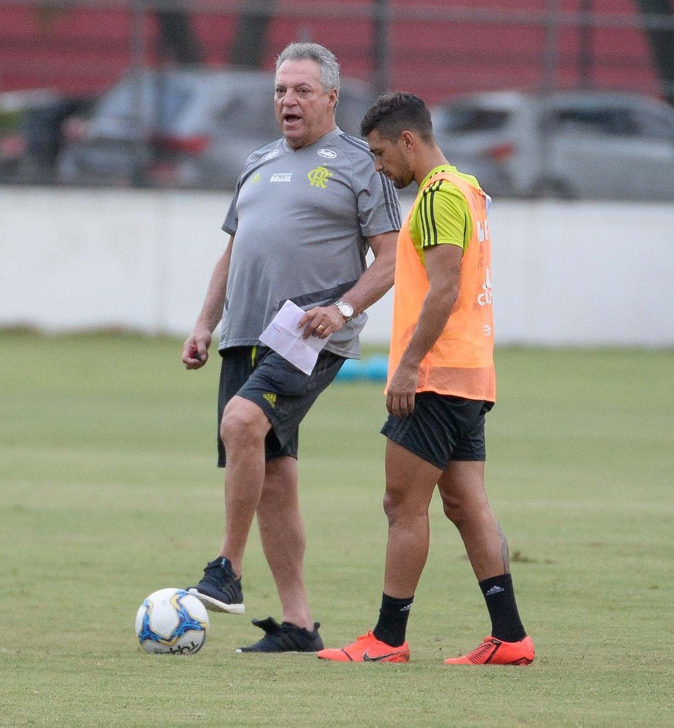 Abel vem sofrendo pressão para Arrascaeta ser titular no Flamengo — Foto: Alexandre Vidal / Flamengo