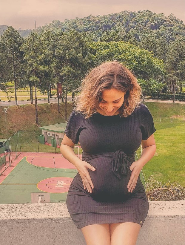 A atriz Dalila de Nóbrega, neta de Carlos Alberto de Nóbrega, espera primeiro filho (Foto: Reprodução/Instagram)