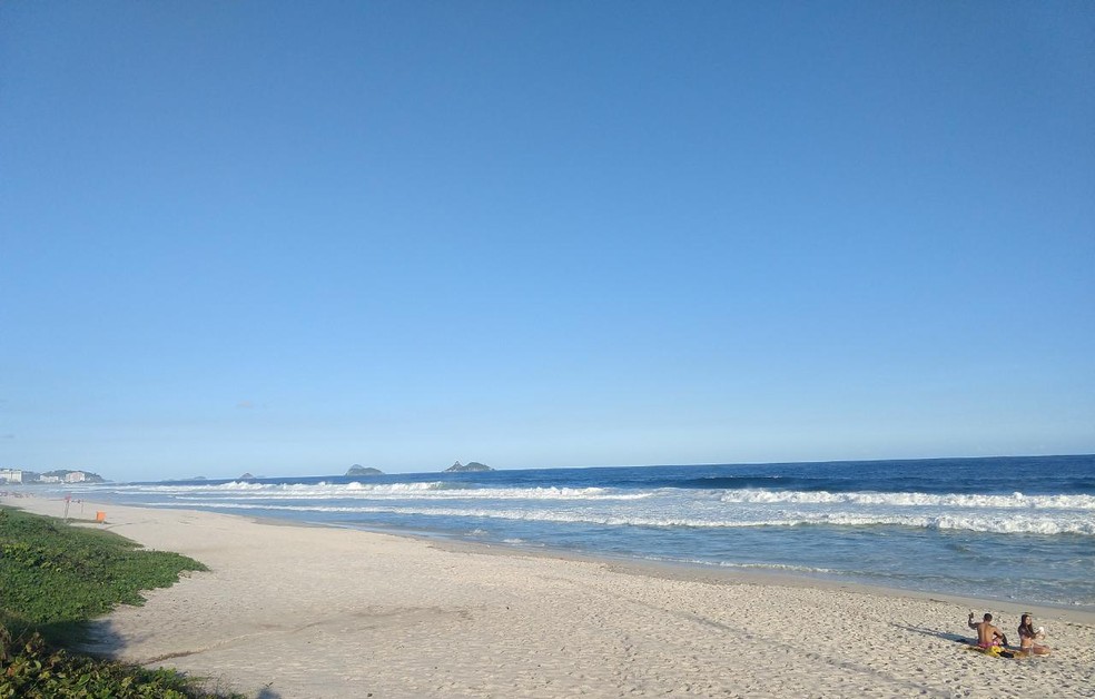 Tarde de cÃ©u azul na Praia do Recreio, Zona Oeste da cidade  â Foto: NicolÃ¡s Sartriano/ G1 Rio 