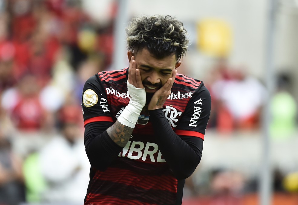 Gabigol lamenta chance perdida em Flamengo x Ceará — Foto: André Durão / ge