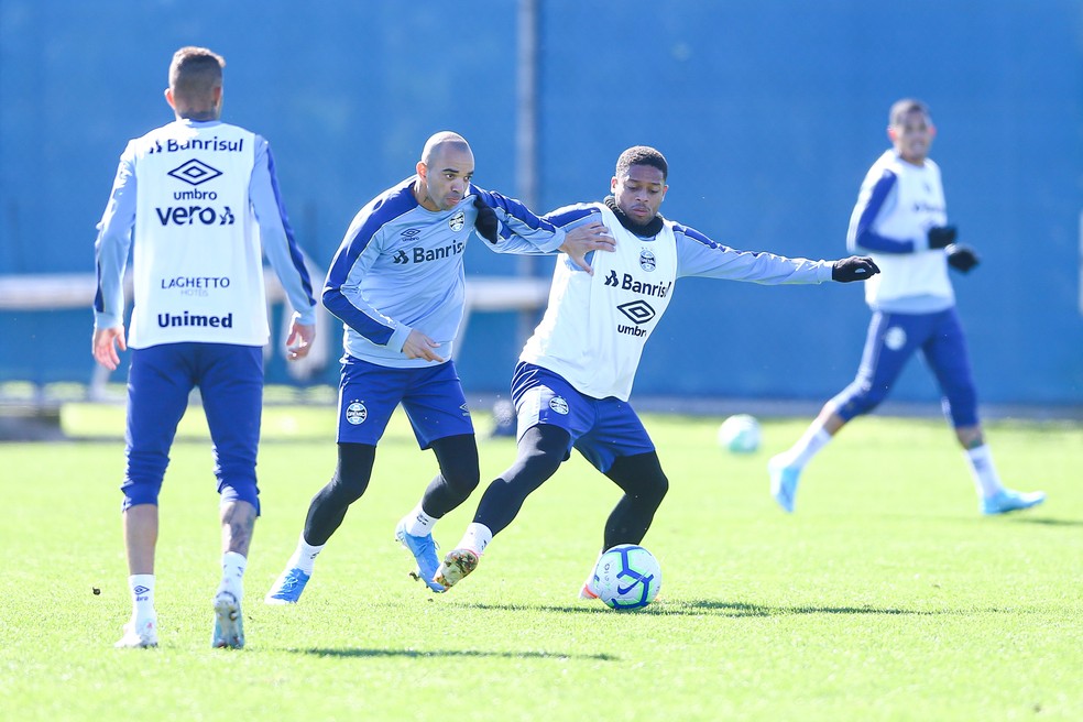 Grêmio apresenta em reunião gasto de R 27 milhões com rescisões de seis jogadores