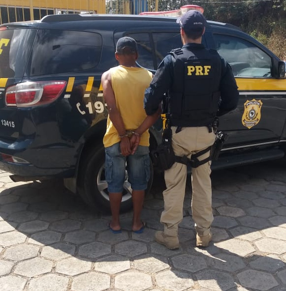 Morador de Ataléia tinha mandado de prisão por homicídio expedido pela comarca de Nova Venécia, no Espírito Santo (Foto: PRF/Divulgação)