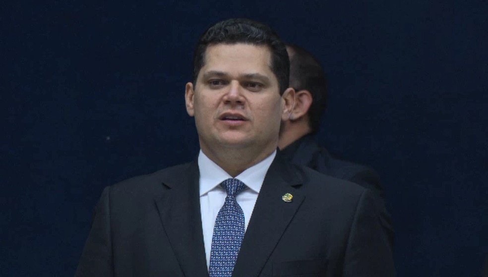 Davi Alcolumbre chegou a Macapá nesta sexta-feira (1º) — Foto: Rede Amazônica/Reprodução