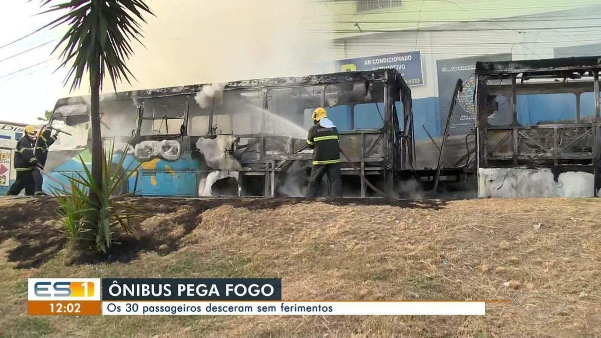  nibus Do Transcol Pega Fogo Na BR 262 Em Cariacica ES Esp rito