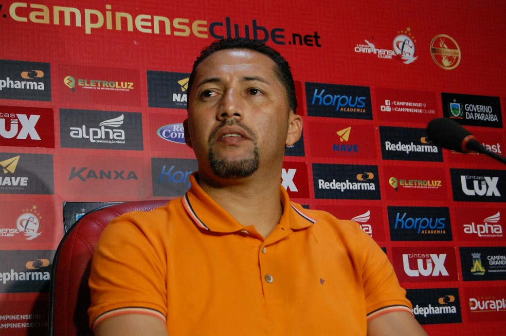 Marquinhos Marabá, gerente de futebol do Campinense: tensão e pressão após campanha ruim em 2017 (Foto: Silas Batista / GloboEsporte.com)