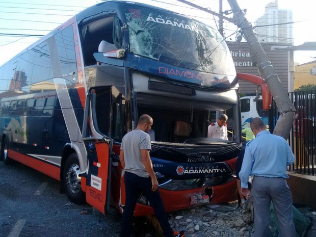 Acidente ônibus Piracicaba (Foto: Edijan Del Santo/EPTV)