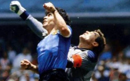 El exjugador inglés subasta la camiseta de Maradona y Argentina pide comprársela – Small Business Big Business