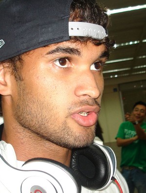 Willian José volta a Alagoas, mas só pensa em sua estreia no Grêmio