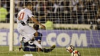 Vasco luta muito com menos 1, empata com Racing e ainda sonha (André Durão/GloboEsporte.com)