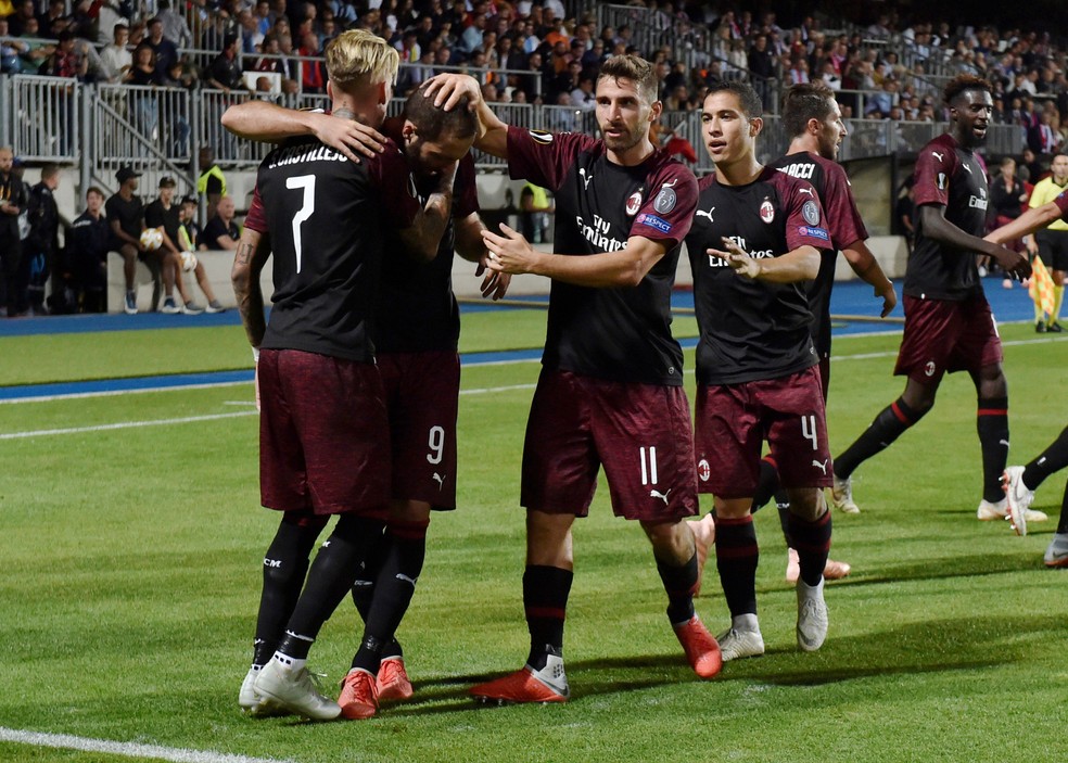 Jogadores do Milan comemoram o gol da vitÃ³ria â€” Foto: Reuters 
