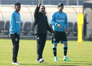 Com problema duplo, Maicon desfalca Grêmio contra o Atlético-PR
