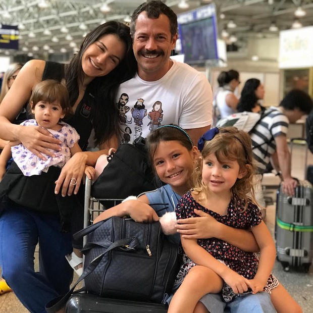 Malvino Salvador e família (Foto: Reprodução/Instagram)