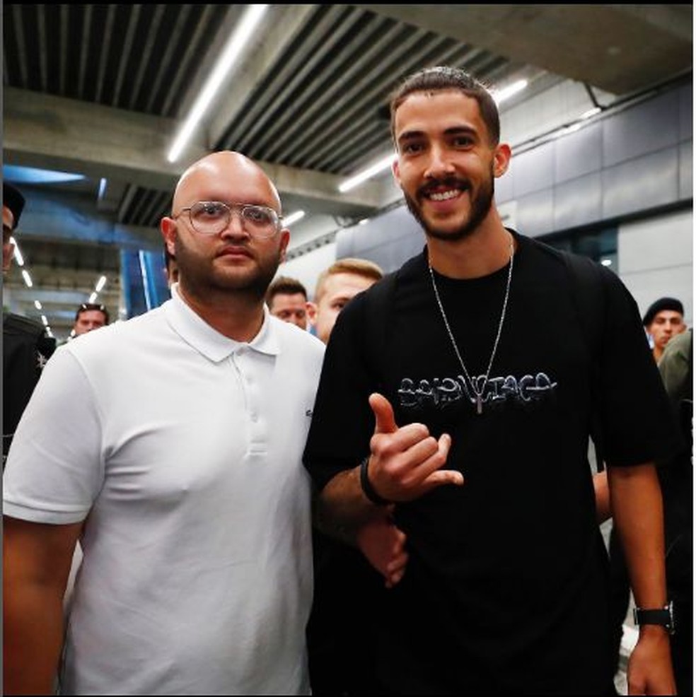 Registro da chegada de Gustavo Henrique &agrave; Turquia na &uacute;ltima ter&ccedil;a &mdash; Foto: Reprodu&ccedil;&atilde;o