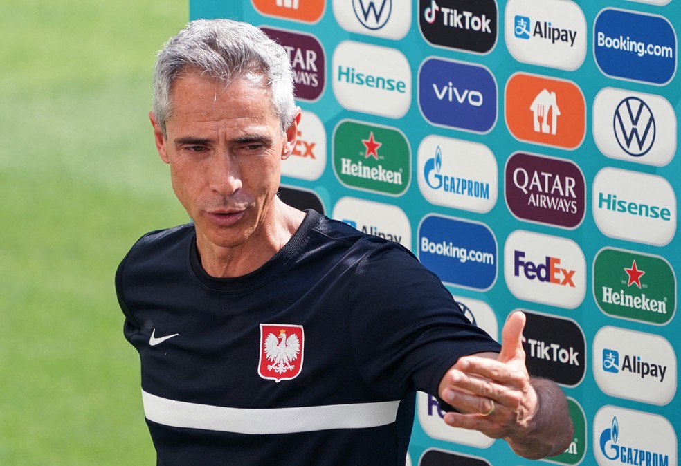 Paulo Sousa, t�cnico da sele��o da Pol�nia � Foto: JANEK SKARZYNSKI / AFP