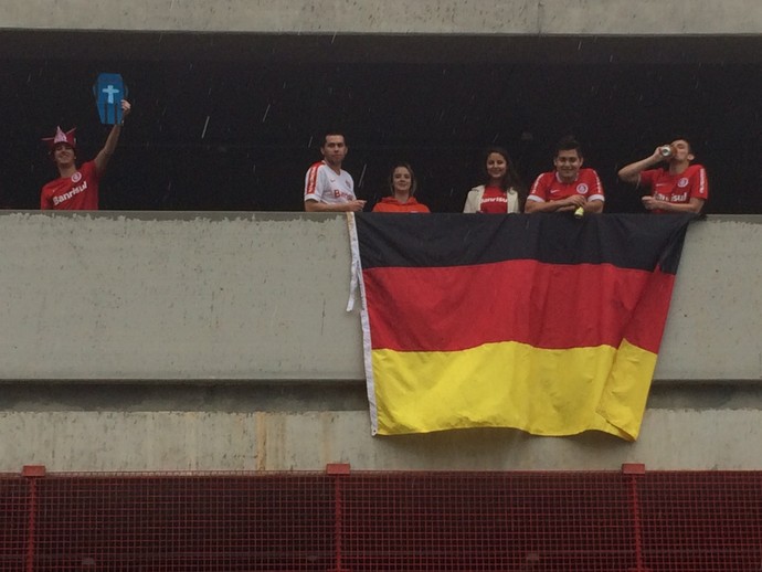Colorados provocam Felipão e usam bandeira alemã para lembrar o 7 a 1