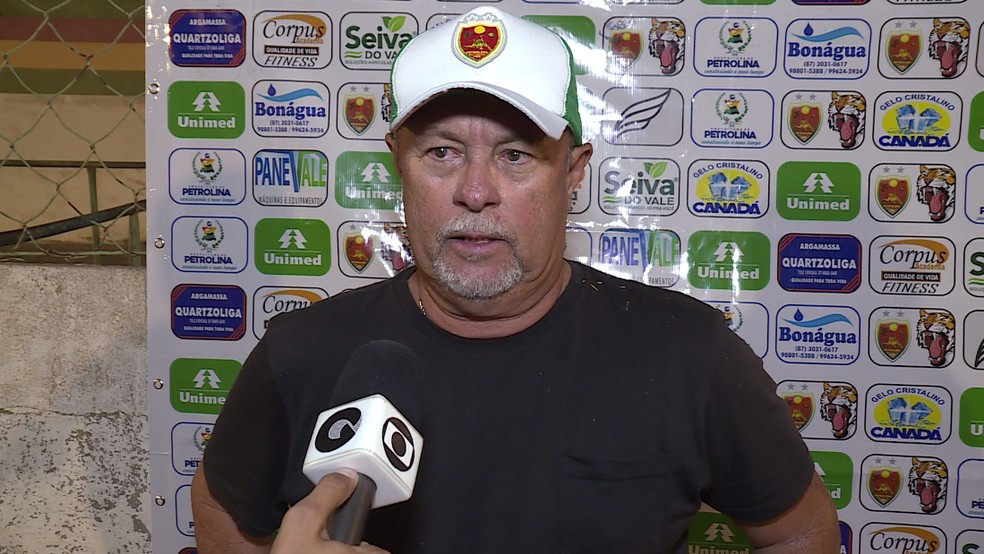 Pedro Manta elogiou atuação do Petrolina em campo. — Foto: Reprodução/TV Grande Rio 