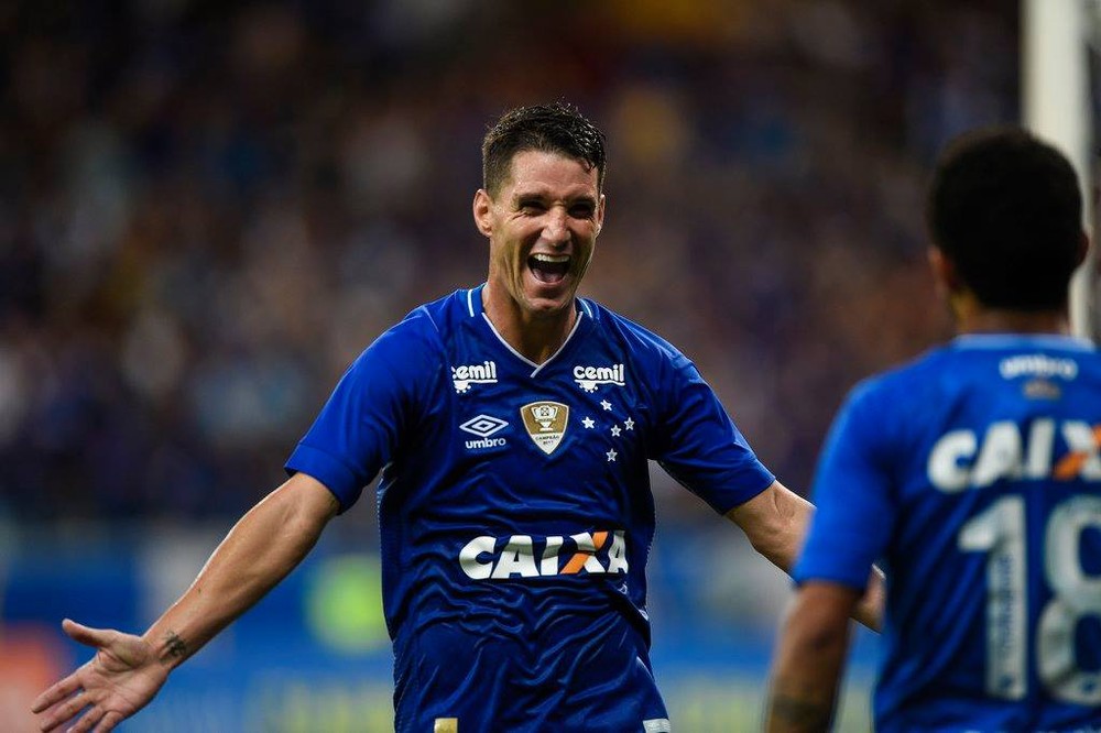 Por sonho do tri, Cruzeiro segura titulares e recusa pouco mais de R$ 45 milhões