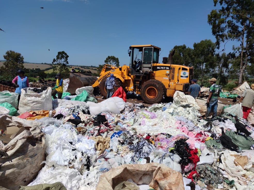 Lixo direto no solo, em Ibitinga (SP) — Foto: Tribunal de Contas do Estado de São Paulo/Divulgação