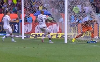 Fisgado em sua rede, Paulo Victor leva enquete de lance mais bizarro