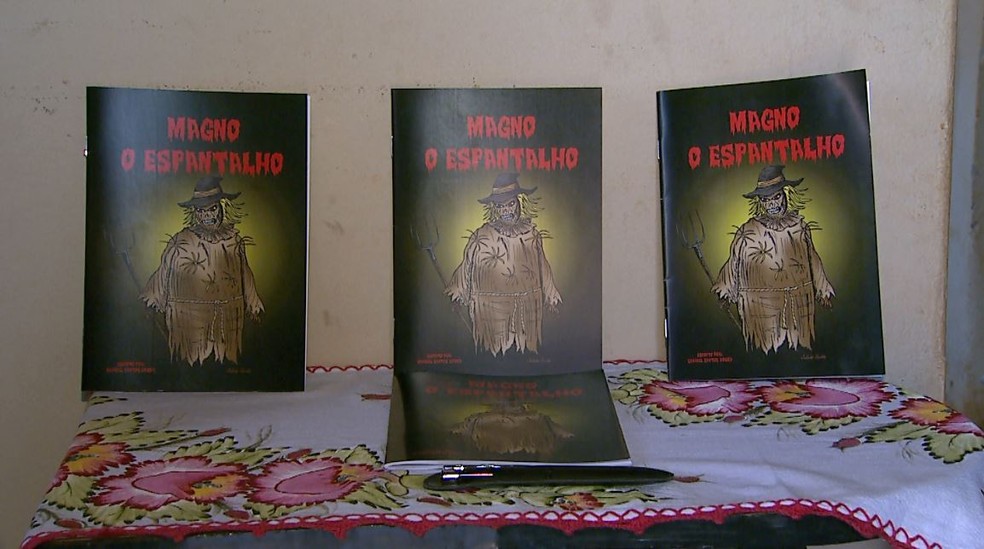 Livro de terror é o primeiro escrito pelo estudante Gabriel Santos Souza, de 14 anos (Foto: Antonio Luiz/EPTV)