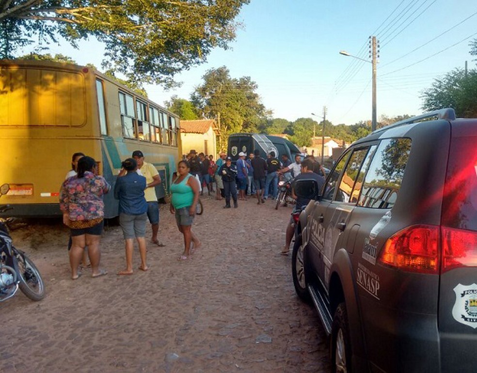Corpo deex-militar foi encontrado com sinais de violência (Foto: F. Mendes/Realidade Em Foco)