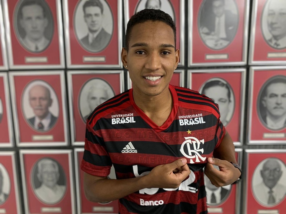 Fla gastou um valor considerado baixo, mas nÃ£o divulgado pela aposta JoÃ£o Lucas â Foto: DivulgaÃ§Ã£o/Flamengo