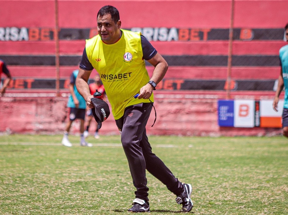 Leston Júnior em treino do Campinense, no Renatão — Foto: Samy Oliveira / Campinense