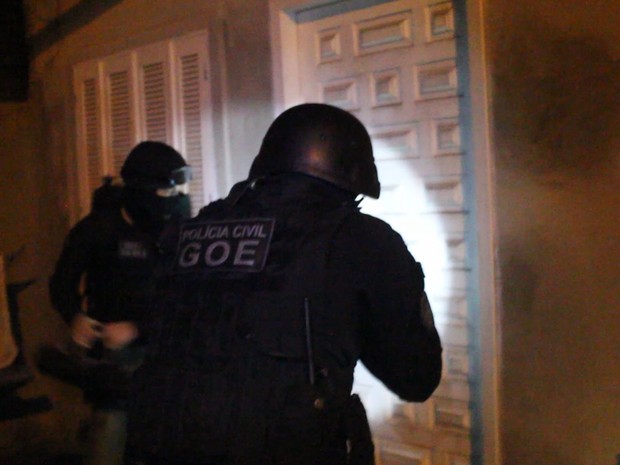 Três pessoas foram presas em ação da Polícia Civil em Porto Alegre (Foto: Polícia Civil/Divulgação)