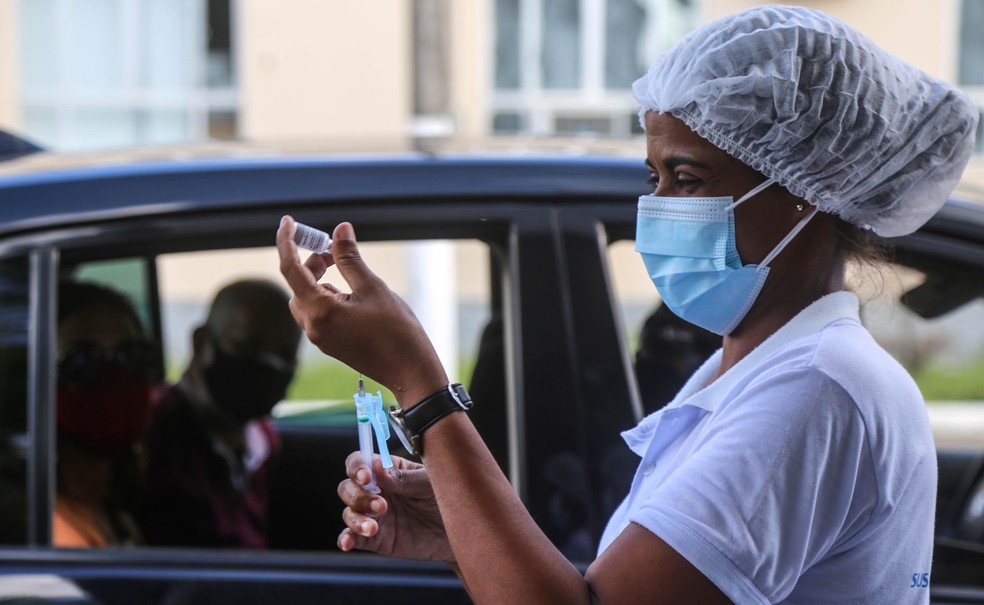 Pessoas com 19 anos ou mais poder&atilde;o receber 1&ordf; dose da vacina contra Covid-19 na quinta-feira em Salvador &mdash; Foto: Bruno Concha/Secom