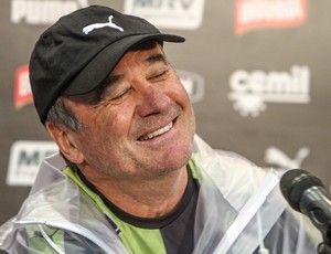 Levir Culpi sorridente durante entrevista (Foto: Bruno Cantini/Flickr do Atlético-MG)